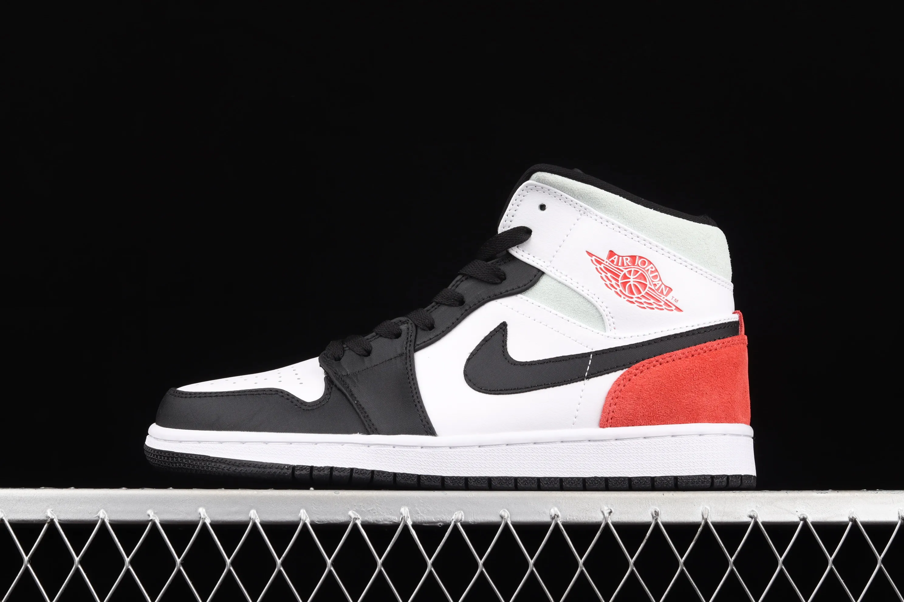 All categories Air Jordan Jordan series basketball shoes Air Jordan 1 Mid Special offer Air Jordan 1 Mid AJ1 Joe 1 black and white black tea Zhongbang basketball shoes 852542-100